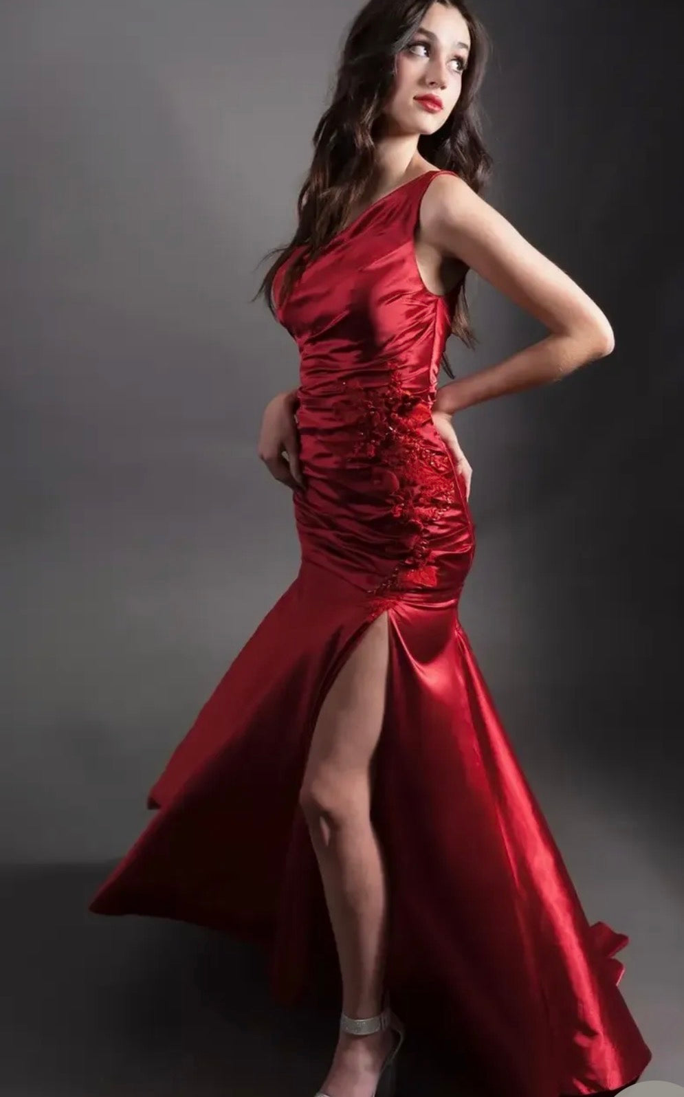 2: Jessica gown red and black